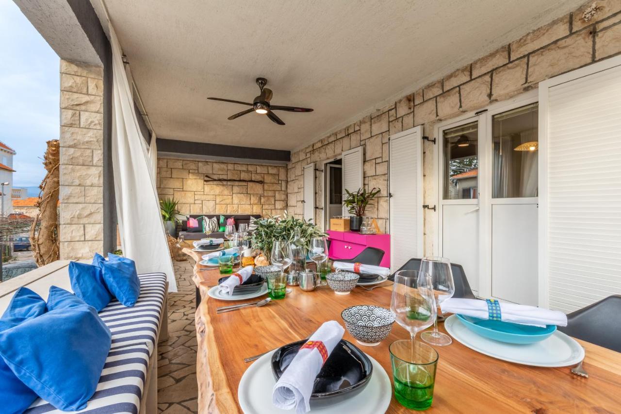Apartment Lota With Heated Pool On Top Location Supetar Eksteriør bilde