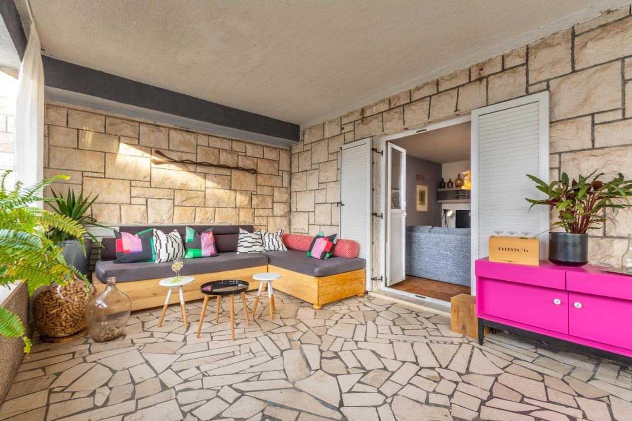 Apartment Lota With Heated Pool On Top Location Supetar Eksteriør bilde