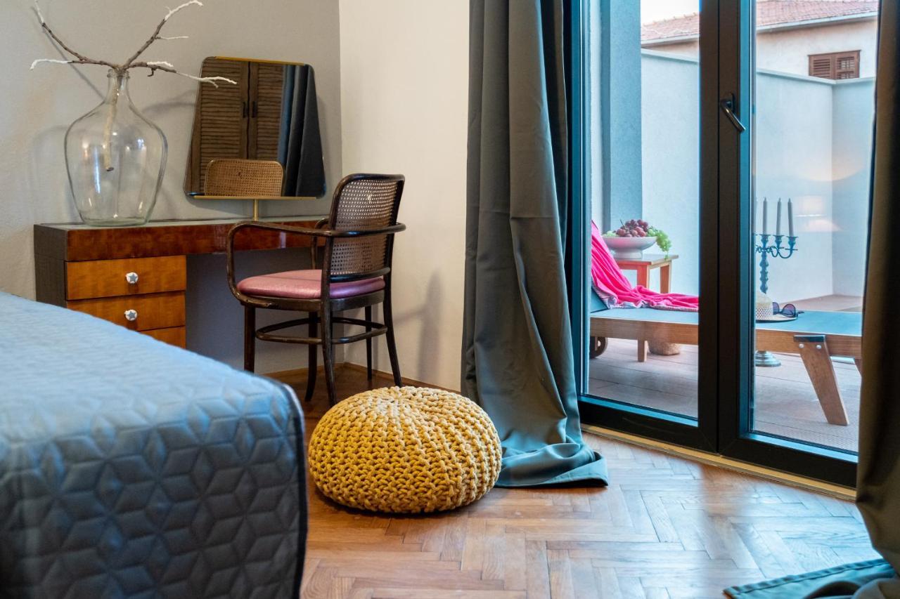 Apartment Lota With Heated Pool On Top Location Supetar Eksteriør bilde