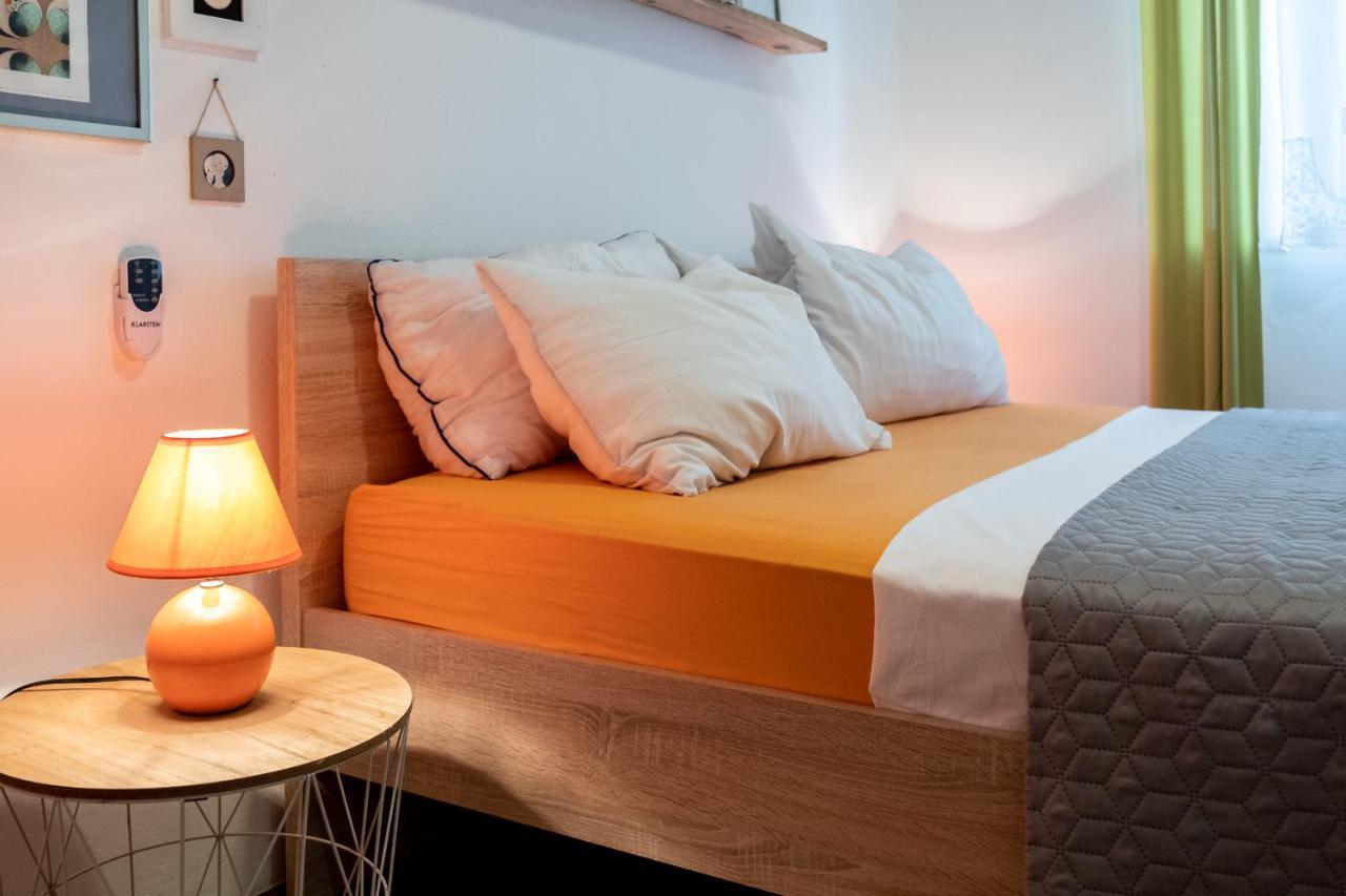 Apartment Lota With Heated Pool On Top Location Supetar Eksteriør bilde