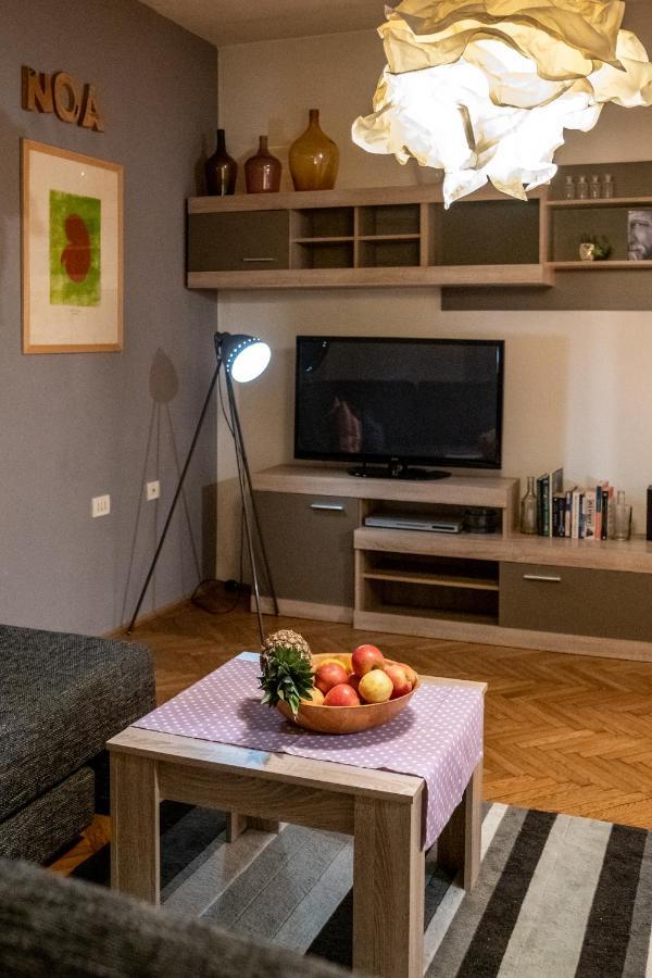 Apartment Lota With Heated Pool On Top Location Supetar Eksteriør bilde