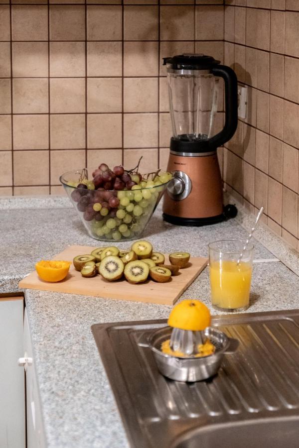 Apartment Lota With Heated Pool On Top Location Supetar Eksteriør bilde