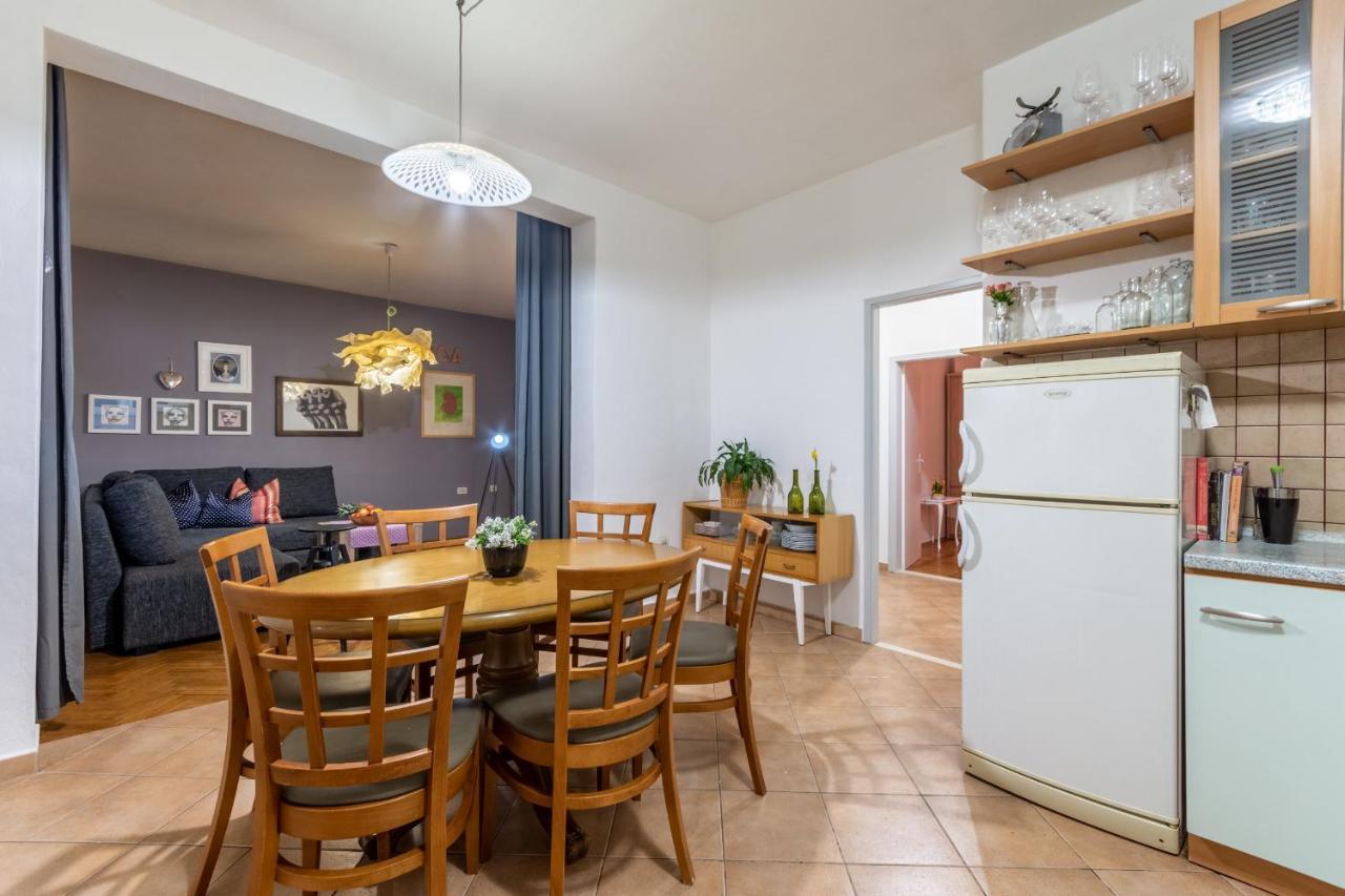 Apartment Lota With Heated Pool On Top Location Supetar Eksteriør bilde